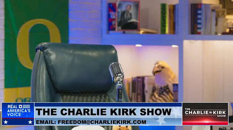 VIDEO: El programa de Charlie Kirk sale al aire con una silla vacía en su honor
