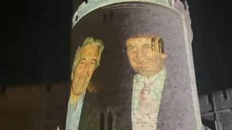 VIDEOS: Dan la 'bienvenida' a Trump a Londres con una foto suya con Epstein proyectada en el castillo de Windsor