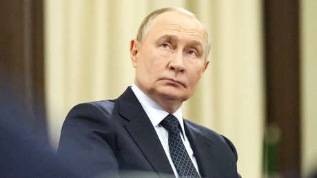 Putin inspecciona el novedoso armamento fabricado en Rusia (VIDEO)
