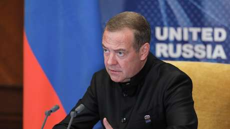 Medvédev: "EE.UU. debe renunciar a debilitar a Rusia con sanciones y aranceles"