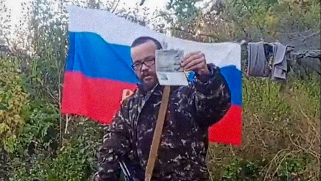 VIDEO: Británico que lucha del lado ruso quema su pasaporte