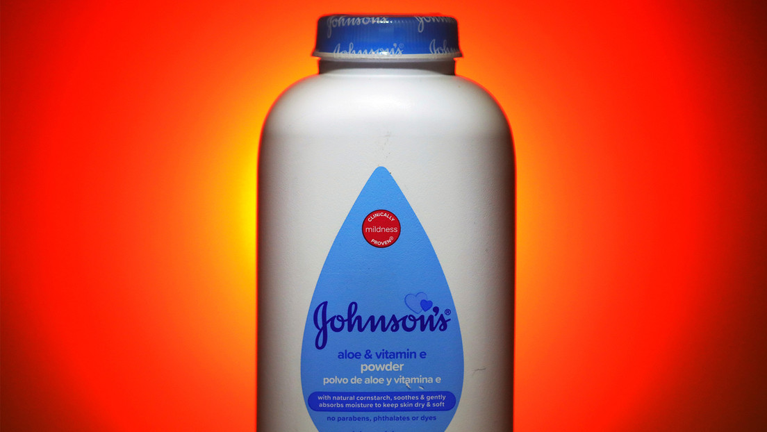 Ordenan a Johnson & Johnson pagar 966 millones de dólares por muerte de cáncer vinculada con su talco