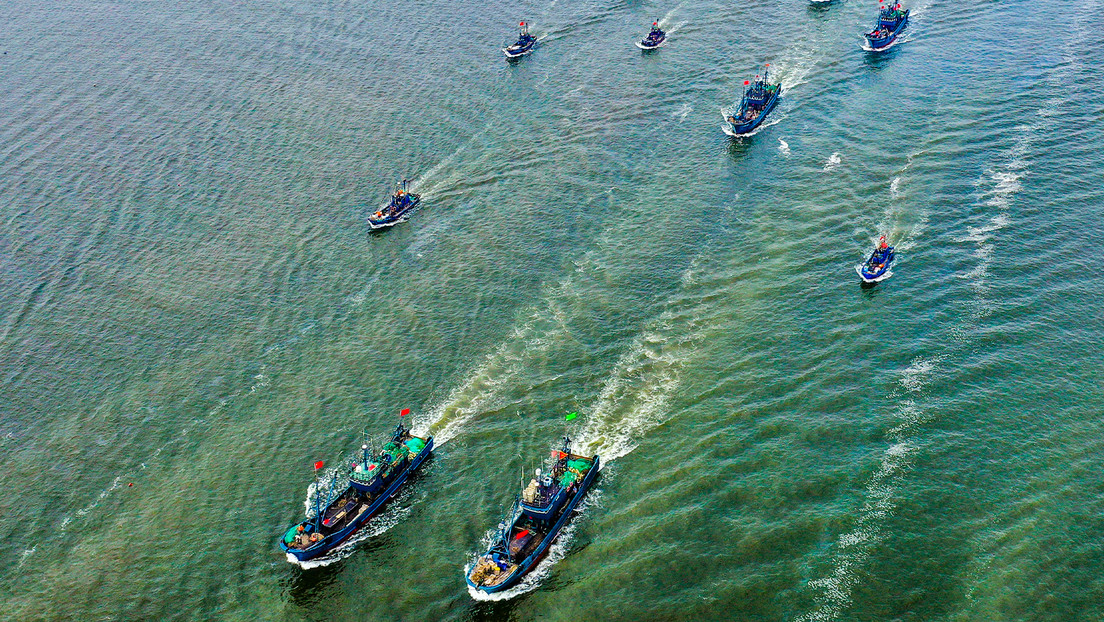 Pescadores chilenos en alerta por "flotas" chinas que "arrasan" el ecosistema marítimo