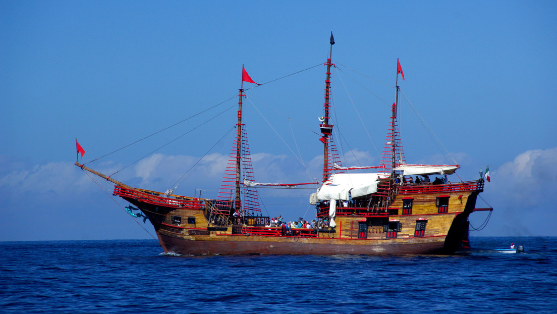 VIDEOS: Icónico galeón se hunde en minutos frente a las costas mexicanas