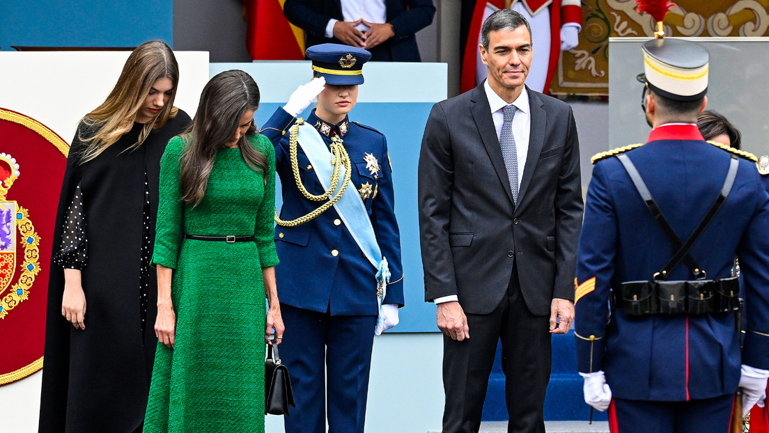 VIDEO: Pitan y abuchean a Sánchez al llegar al desfile militar por el Día de la Hispanidad