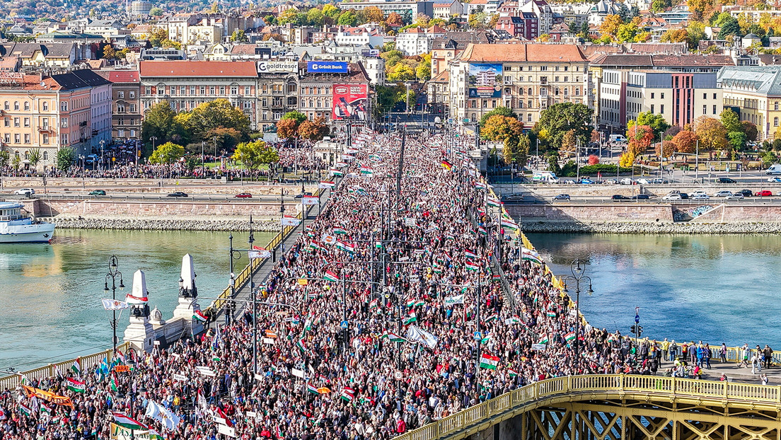 "¡No moriremos por Ucrania!": Capital europea sale a marchar por la paz (VIDEOS)