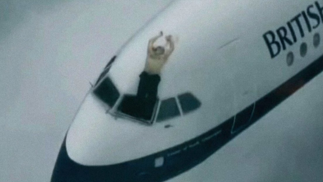 El piloto que terminó en el parabrisas en pleno vuelo y vivió para contarlo