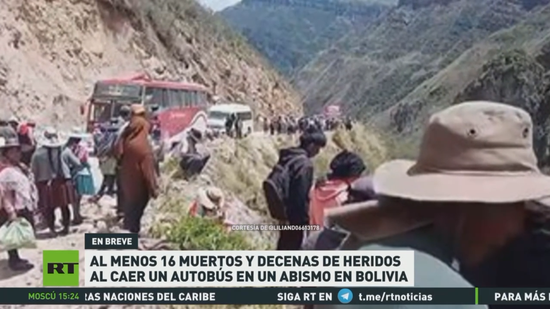 Al menos 16 muertos y decenas de heridos al caer un autobús en un abismo en Bolivia 