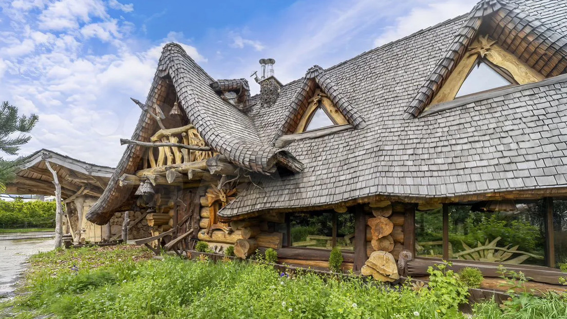 Casa de personaje del folcore ruso se vende por una fortuna