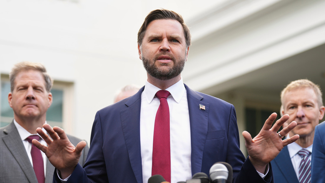 Vicepresidente de EE.UU. explica la orden de Trump de iniciar pruebas de armas nucleares