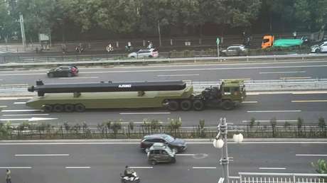 Los drones submarinos "disruptivos" de China que se enlazan con misiles y minas inteligentes