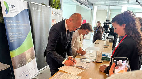 "Nadie es inmune": Análisis de sangre muestra de qué están 'contaminados' líderes de la UE