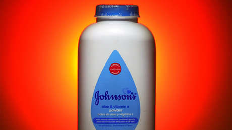 Ordenan a Johnson & Johnson pagar 966 millones de dólares por muerte de cáncer vinculada con su talco