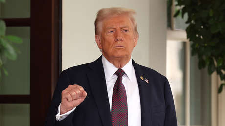 Gobernador de Illinois compara lo que hace Trump con "los primeros días del régimen nazi"