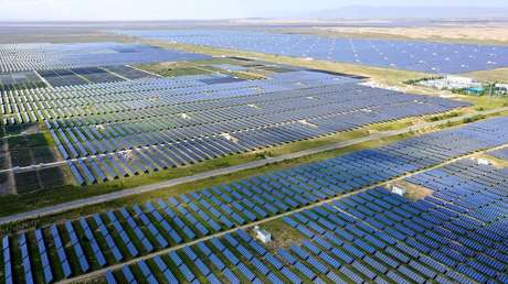Motivos ocultos para que China construya en su meseta más alta el mayor parque solar del mundo