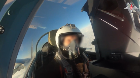 VIDEO: Así transcurre el patrullaje nocturno de cazas que cubren operaciones de las fuerzas rusas