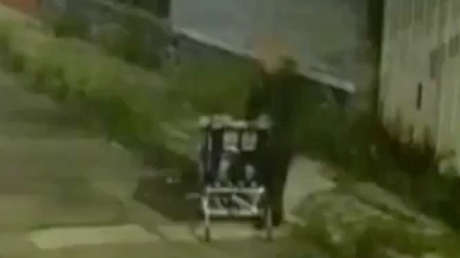 VIDEO: Abandonan el cadáver de una mujer en un carrito de supermercado en México