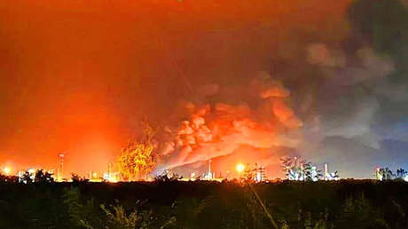 La incómoda pregunta del enviado de Putin sobre el incendio en la mayor refinería de Hungría