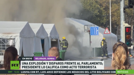 Una explosión y disparos frente al Parlamento de Serbia