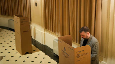 Cierran las urnas tras las elecciones legislativas en Argentina