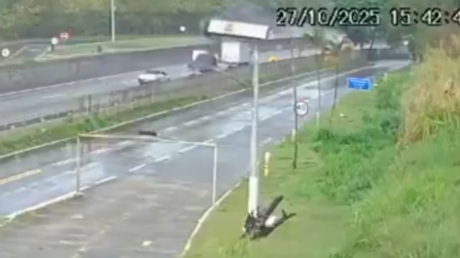 VIDEO: Vuelca un bus con hinchas brasileños que viajaban a Argentina