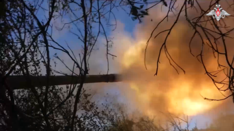 VIDEO: Artillería rusa hace pedazos una fortificación militar ucraniana