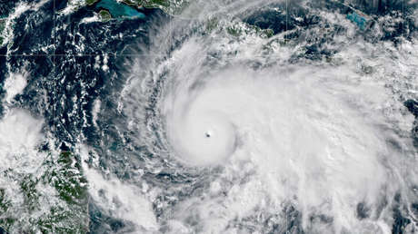 Ordenan evacuar varias islas turísticas en un país del Caribe ante al avance de Melissa