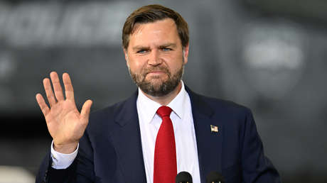 "Ahora lleva traje": Vance recuerda entre risas la famosa riña con Zelenski en el Despacho Oval