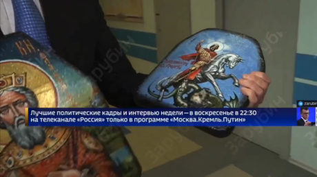 Así son los íconos que salvaron a soldados rusos de las balas y que Putin recibió como regalo