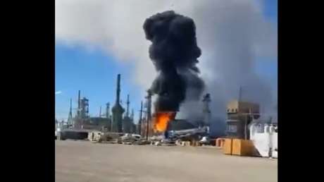VIDEO: Explosión en una refinería de petróleo en Nuevo México