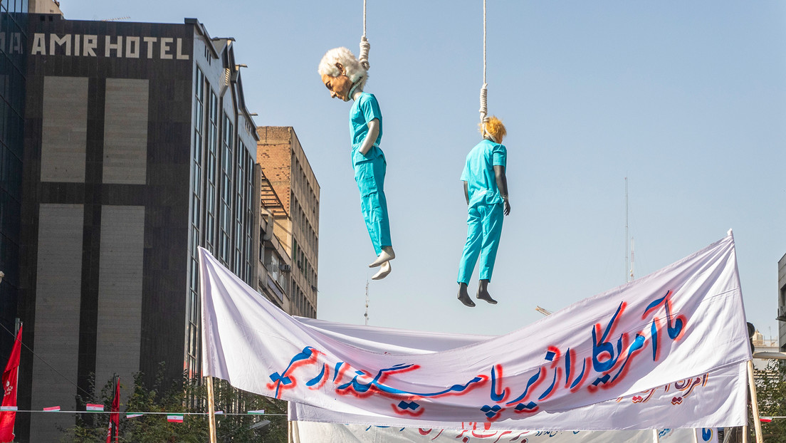 VIDEO: 'Ejecutan' simbólicamente a Trump y Netanyahu en una manifestación en Irán