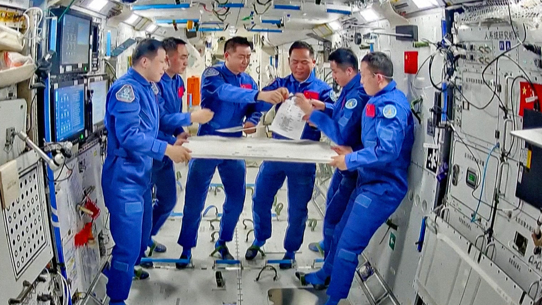 Tres astronautas chinos quedan varados en el espacio