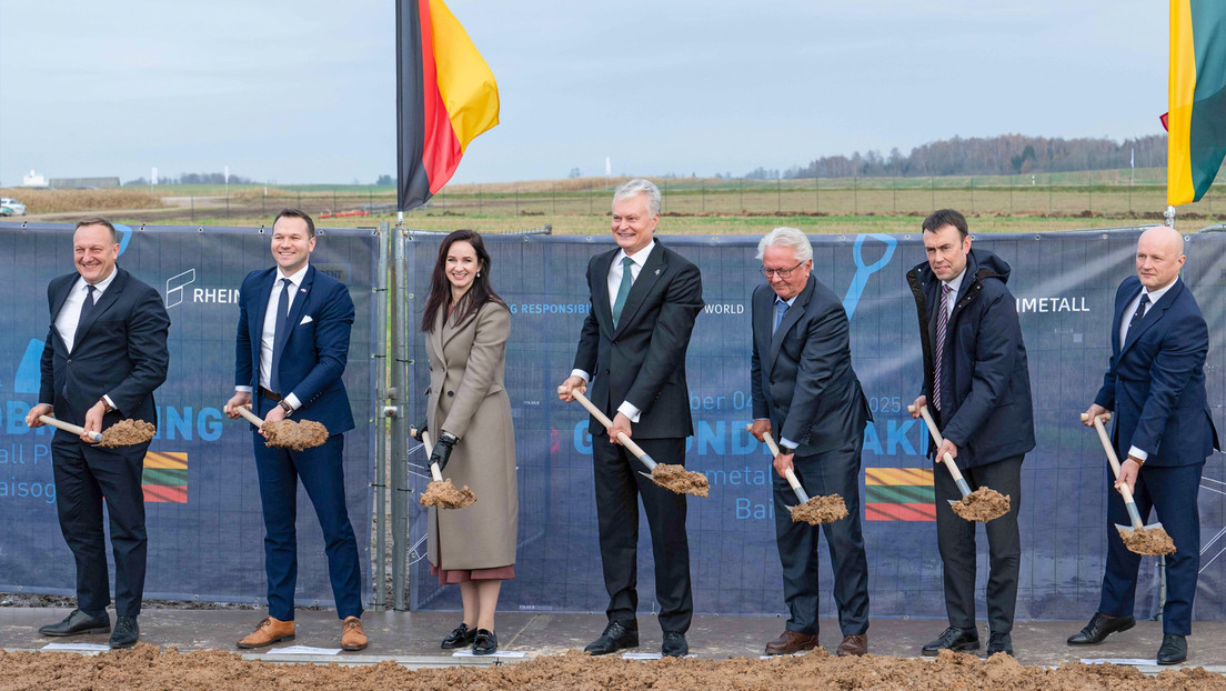 VIDEO: Colocan entre sonrisas la primera piedra de una fábrica militar para Ucrania en Lituania