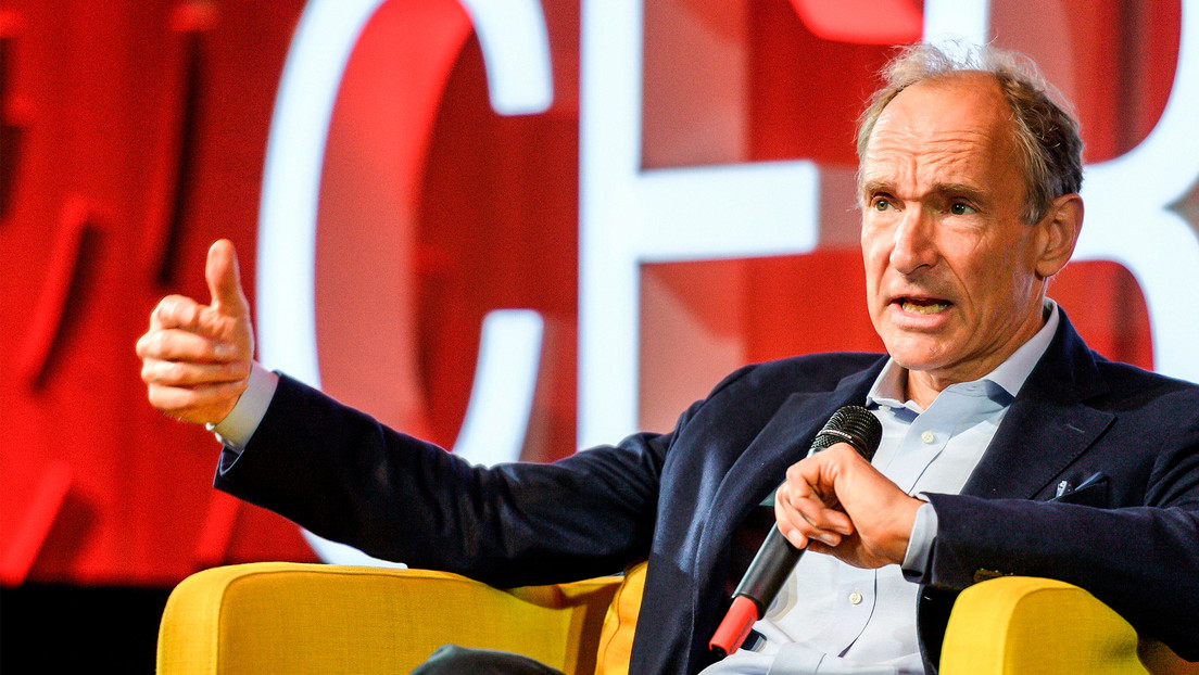 "Tenemos un problema": el sombrío presagio del padre de la web