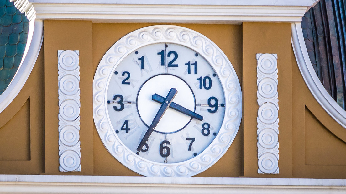 Revierten el sentido del famoso 'reloj del sur' de la Asamblea de Bolivia