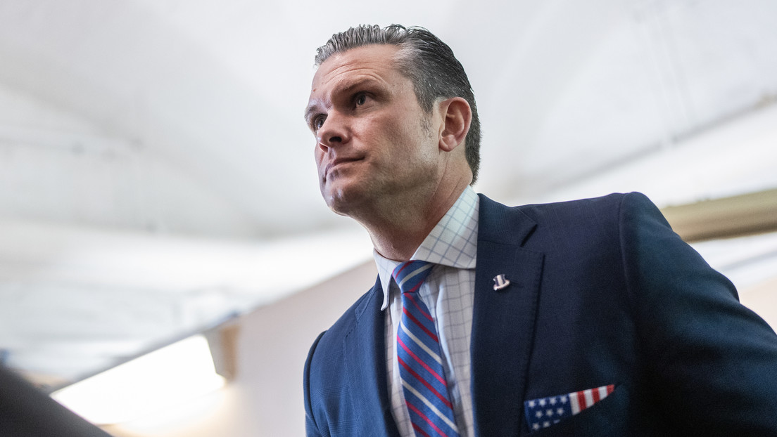 Secretario de Guerra de EE.UU.: "No estamos construyendo para tiempos de paz"