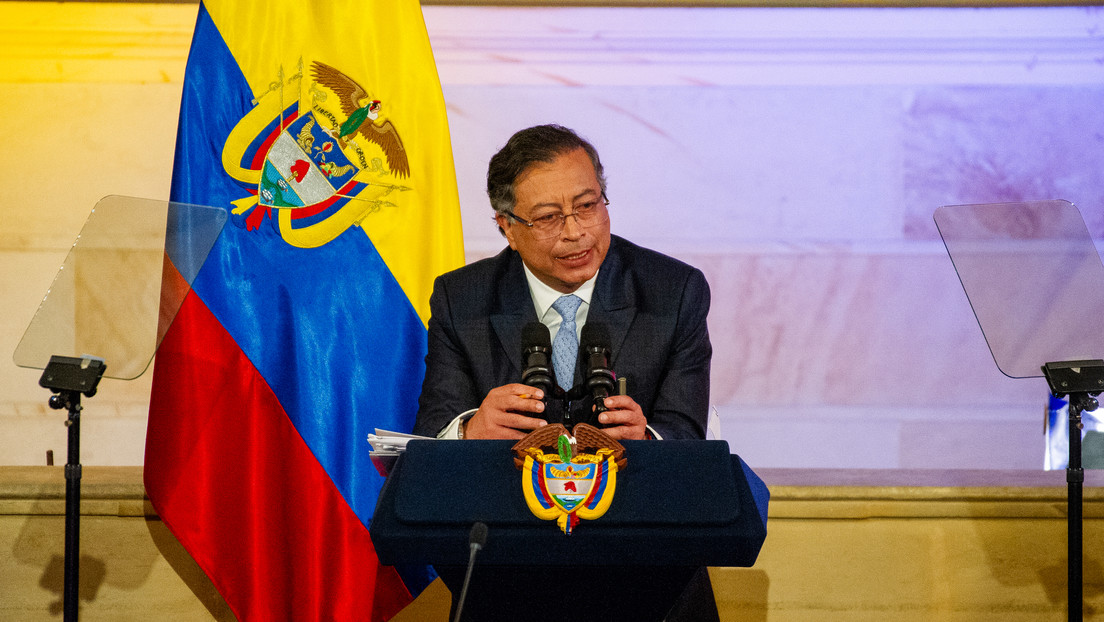 "Cuidado, están atravesando el Caribe de los libertadores": Petro a EE.UU.