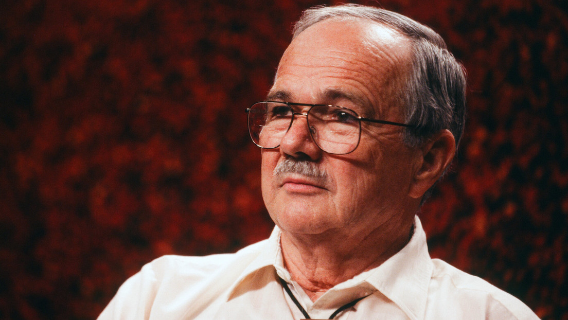 La historia del único hombre enterrado fuera del planeta Tierra