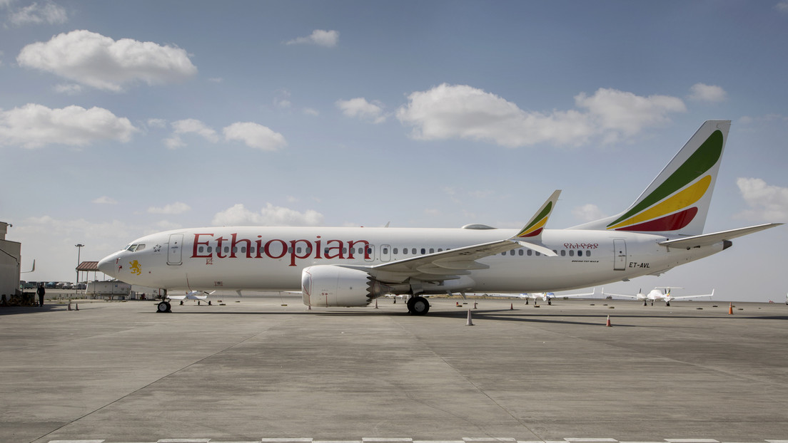 Cómo 2 pilotos se quedaron dormidos en pleno vuelo a 37.000 pies de altura y se pasaron de destino