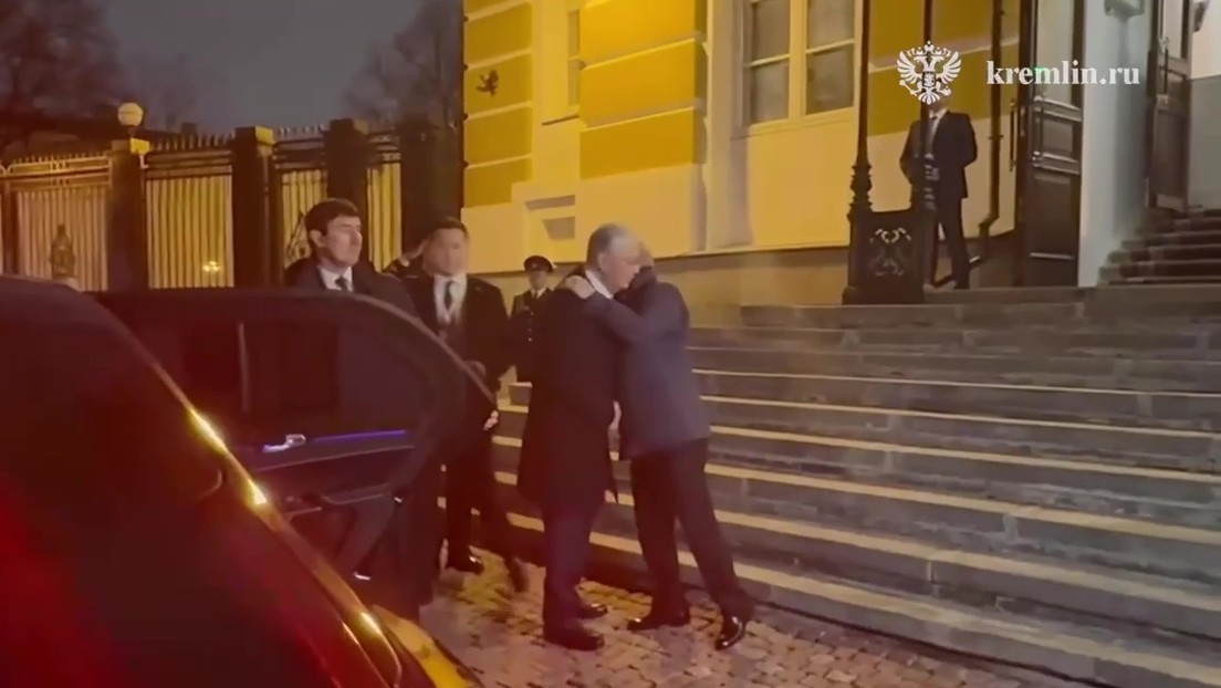 VIDEO: Cordial despedida de Putin a su homólogo kazajo