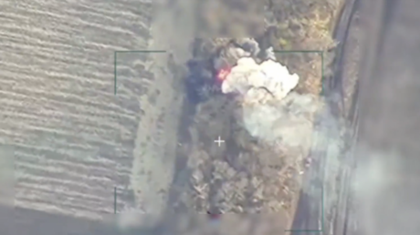 El camuflaje no ayudó: drones rusos rastrean y queman un tanque ucraniano