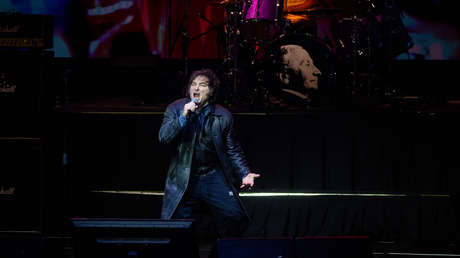 Milei celebra que AC/DC lo "invitó" a cantar en su visita a Argentina (pero era una 'fake news')