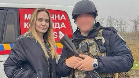 Angelina Jolie llegó a Ucrania a pie y sin avisar al régimen de Kiev: ¿qué podría salir mal?