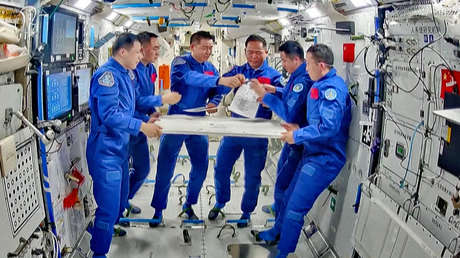 Tres astronautas chinos quedan varados en el espacio