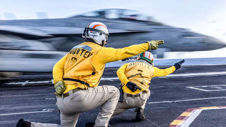 FOTOS: Operaciones de vuelo a bordo del portaviones más grande de EE.UU. enviado al Caribe