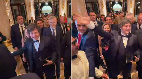 Entrada al ritmo de su canción e imitación del baile de Trump: así fue el paso de Milei por Florida