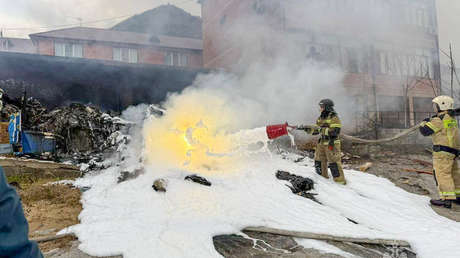 Helicóptero con turistas se estrella contra vivienda en Rusia