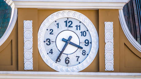 Revierten el sentido del famoso 'reloj del sur' de la Asamblea de Bolivia