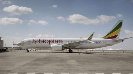 Cómo 2 pilotos se quedaron dormidos en pleno vuelo a 37.000 pies de altura y se pasaron de destino