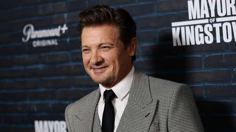 Fotos íntimas y amenazas: Jeremy Renner es acusado de acoso por una directora de cine